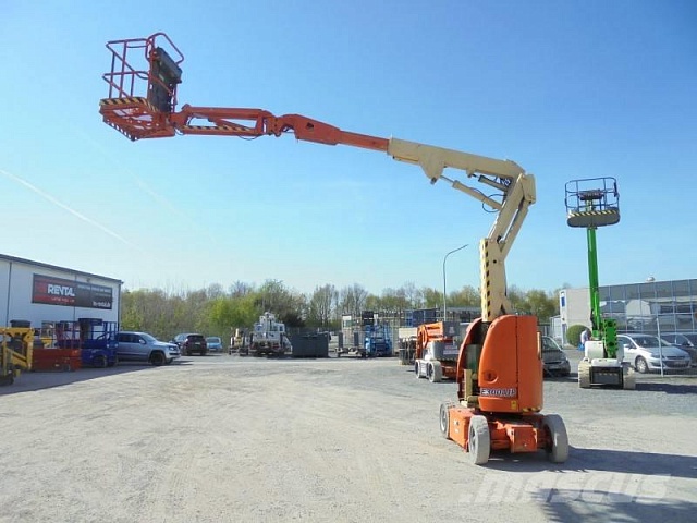 Электрический коленчатый подъемник JLG E300 AJP